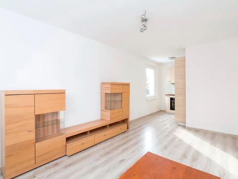 Pronájem bytu 2+kk, Praha - Kobylisy, Havlínova, 43 m2