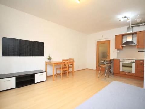 Pronájem bytu 1+kk, Praha - Záběhlice, Velenovského, 29 m2