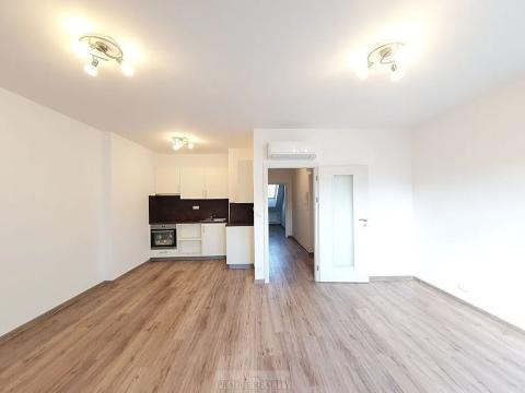 Pronájem bytu 2+kk, Praha - Žižkov, Roháčova, 61 m2