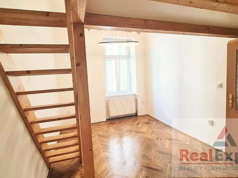 Pronájem bytu 1+1, Praha - Karlín, Kubova, 42 m2