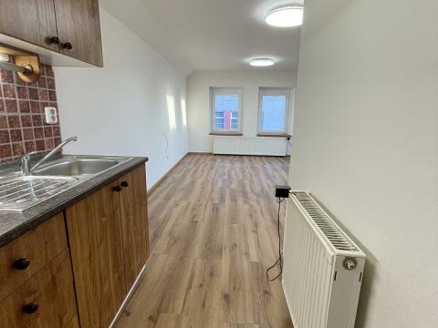 Pronájem bytu 1+kk, Kladno - Kročehlavy, Kročehlavská, 35 m2