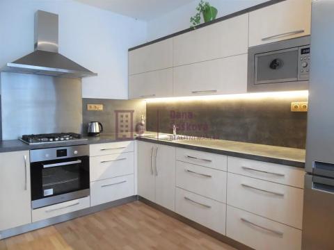 Pronájem bytu 1+1, Jindřichův Hradec, sídliště Vajgar, 53 m2