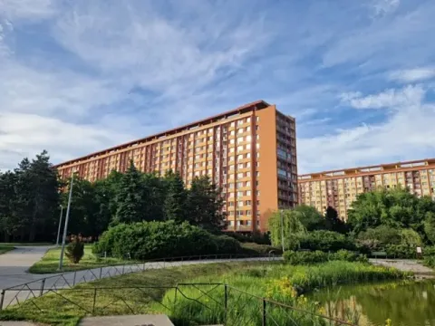 Pronájem bytu 2+kk, Praha - Kobylisy, Famfulíkova, 44 m2