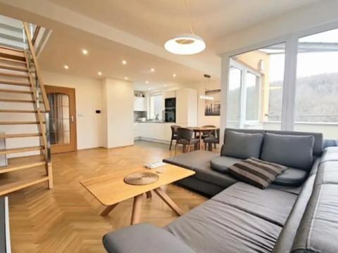 Pronájem bytu 3+kk, Praha - Kobylisy, Šimůnkova, 100 m2