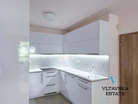 Pronájem bytu 2+kk, Praha - Karlín, Křižíkova, 53 m2