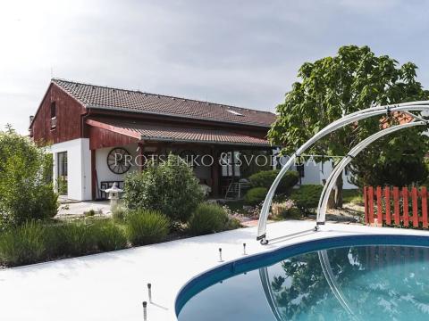 Prodej vícegeneračního domu, Trhové Sviny, 379 m2