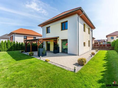 Prodej rodinného domu, Veleň, Sněžná, 144 m2