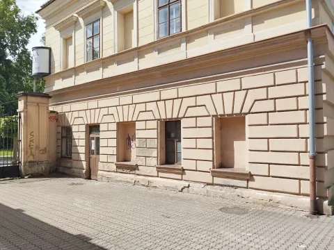Pronájem obchodního prostoru, Hradec Králové, Československé armády, 10 m2