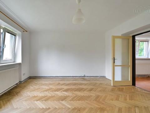 Prodej bytu 2+1, Dobřany, Stromořadí, 59 m2