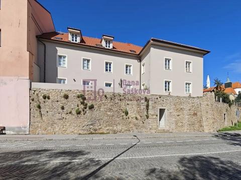 Pronájem bytu 1+kk, Jindřichův Hradec, nám. Míru, 61 m2