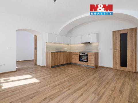 Prodej bytu 2+kk, Třebechovice pod Orebem, Masarykovo náměstí, 57 m2