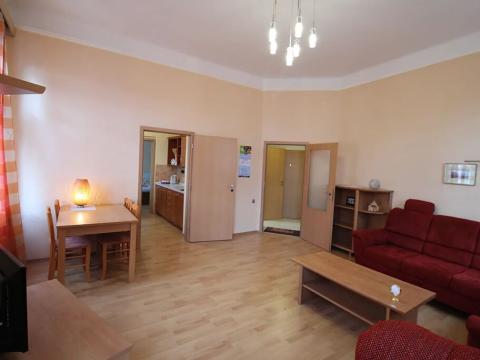 Pronájem bytu 2+1, Karlovy Vary, Zeyerova, 60 m2