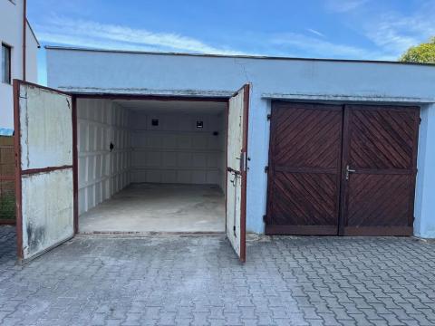 Pronájem garáže, Mladá Boleslav, Jana Augusty, 18 m2