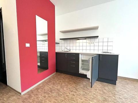 Pronájem bytu 2+kk, Praha - Smíchov, Křížová, 38 m2