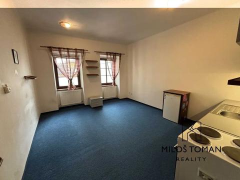 Pronájem bytu 1+kk, Klatovy, nám. Míru, 25 m2