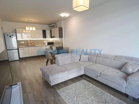 Pronájem bytu 2+kk, Praha - Strašnice, Zvěřinova, 121 m2