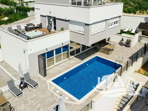 Prodej vily, Podstrana, Chorvatsko, 220 m2