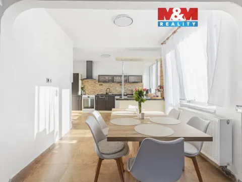 Prodej rodinného domu, Loza, 189 m2