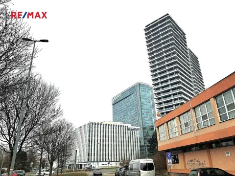 Pronájem bytu 3+kk, Praha - Podolí, Pujmanové, 66 m2