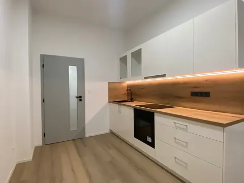 Pronájem bytu 2+kk, České Budějovice, Rudolfovská tř., 35 m2