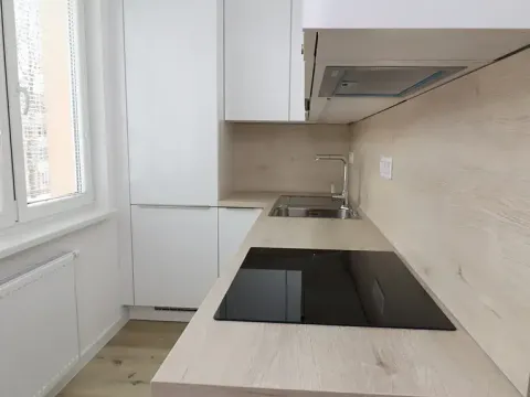 Pronájem bytu 3+1, Karlovy Vary, Hlávkova, 67 m2