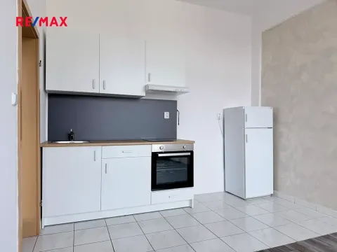 Pronájem bytu 2+kk, Zruč nad Sázavou, náměstí Míru, 36 m2
