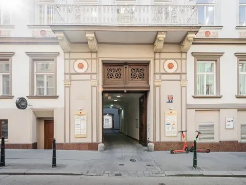 Pronájem kanceláře, Praha - Nové Město, Krakovská, 146 m2