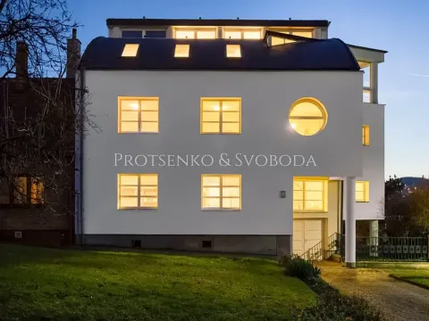 Prodej vily, Křižanov, Benešovo náměstí, 530 m2