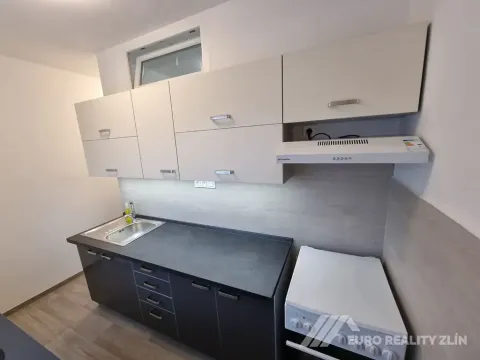 Pronájem bytu 2+1, Zlín, Dřevnická, 60 m2