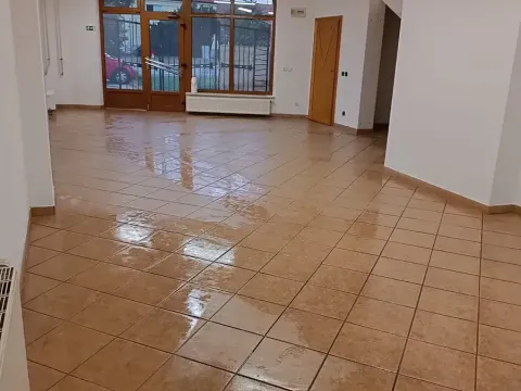 Pronájem obchodního prostoru, Staré Město, 90 m2