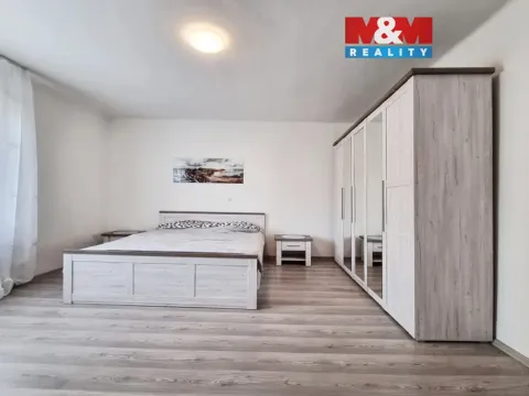 Pronájem bytu 2+kk, Karlovy Vary - Dvory, Chebská, 79 m2