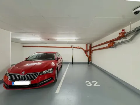 Pronájem garážového stání, Praha - Vinohrady, Rubešova, 15 m2
