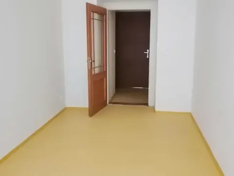 Pronájem kanceláře, Hradec Králové, Gočárova třída, 19 m2
