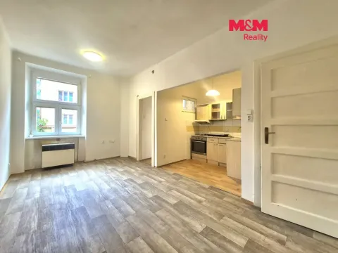 Pronájem bytu 1+kk, Praha - Holešovice, Stupkova, 31 m2