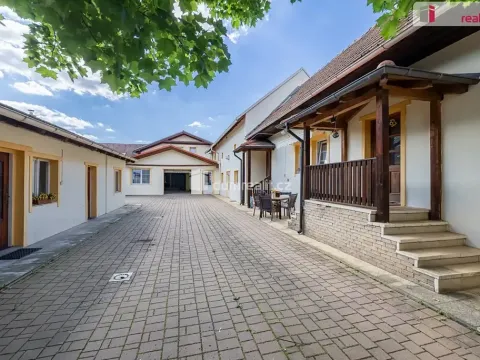 Pronájem výrobních prostor, Doksy, Václ. Plecitého, 4300 m2