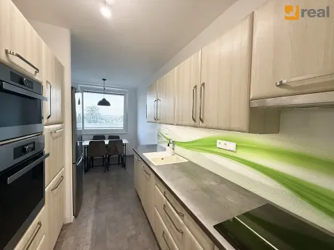 Pronájem bytu 3+1, Praha - Petrovice, Rezlerova, 73 m2