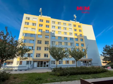 Prodej bytu 2+kk, Králův Dvůr, Nad Stadionem, 43 m2
