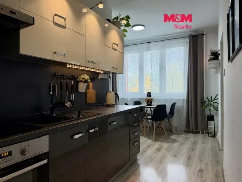 Prodej bytu 3+1, Postoloprty, Jiráskovo náměstí, 67 m2