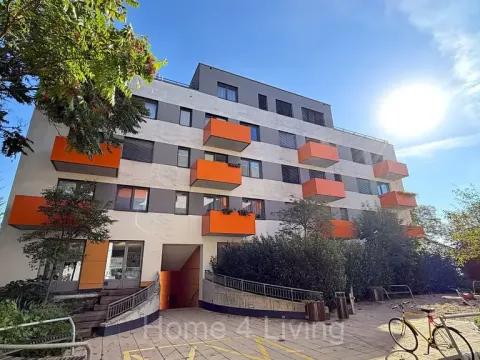 Pronájem garážového stání, Brno, Mojmírovo náměstí, 18 m2