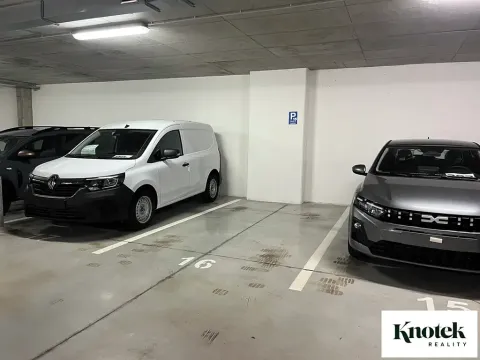 Pronájem garážového stání, Brno, Sedláčkova, 12 m2