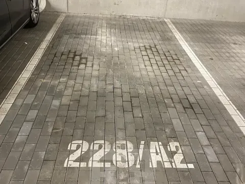 Pronájem garážového stání, Praha, 16 m2